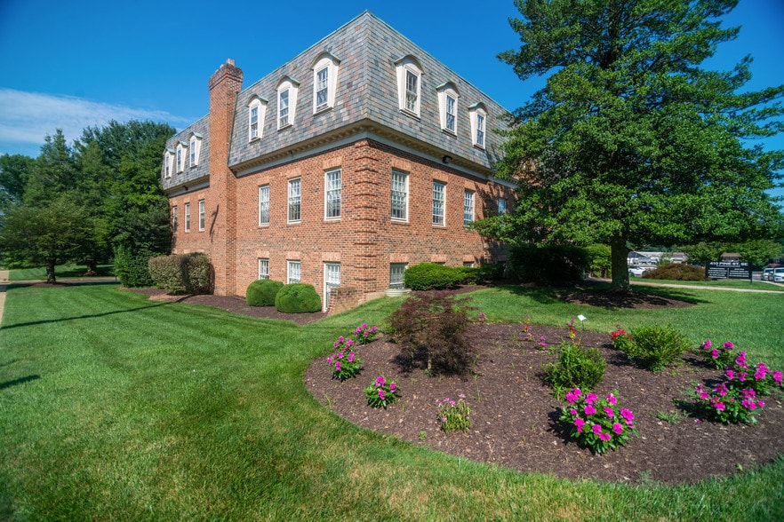 More Photos Of 410 Pine St SE, Vienna Office For Lease