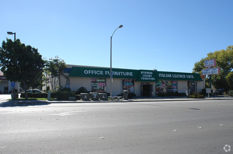 More Photos Of 3121 Main St, Chula Vista Manufacturing For Lease