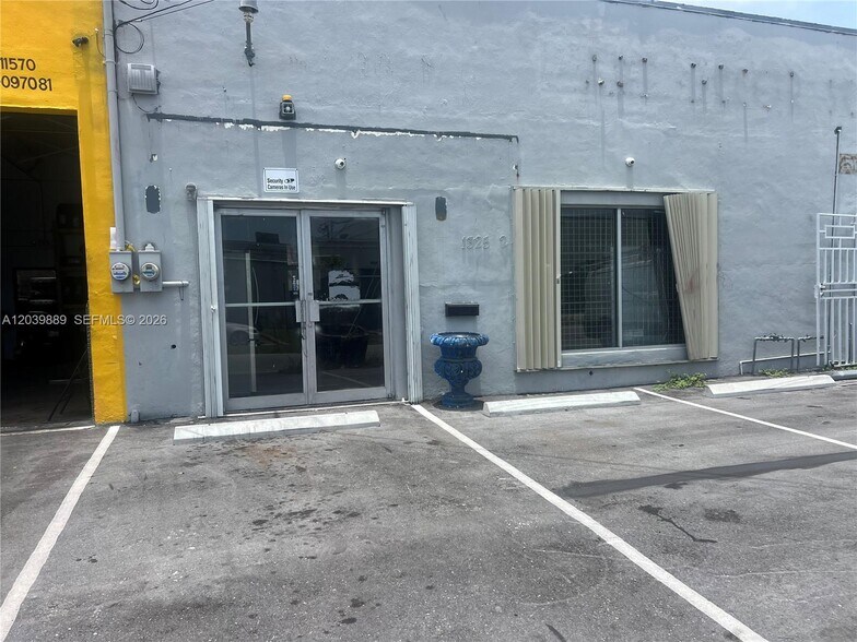 More Photos Of 1325 E 10th Ave, Hialeah Light Manufacturing For Lease