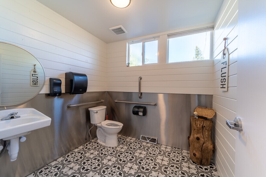 More Photos Of 3306 Kelley Dr, Cheyenne Office For Sale