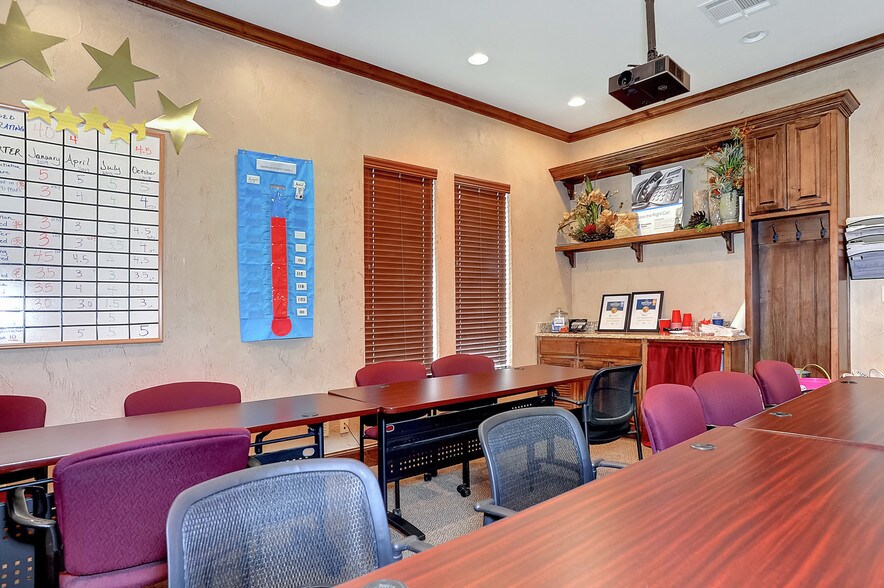 More Photos Of 2913 Overland Trl, Sherman Medical For Lease