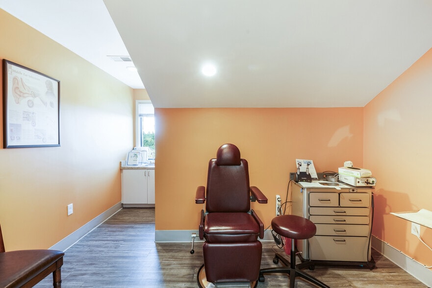 More Photos Of 1100-1108 Hospital Dr, Stockbridge Medical For Lease