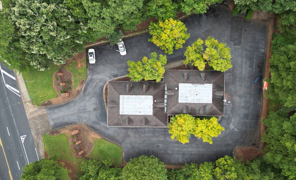 More Photos Of 8046 Roswell Rd, Atlanta Office For Sale