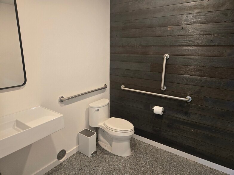 More Photos Of 1102 Jackrabbit Ln, Belgrade Warehouse For Sale