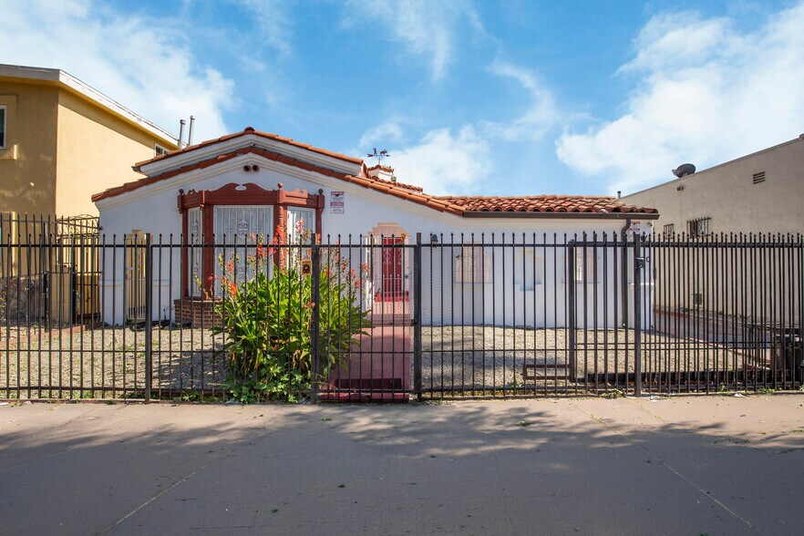 Primary Photo Of 520 W 82nd St, Los Angeles Apartments For Sale