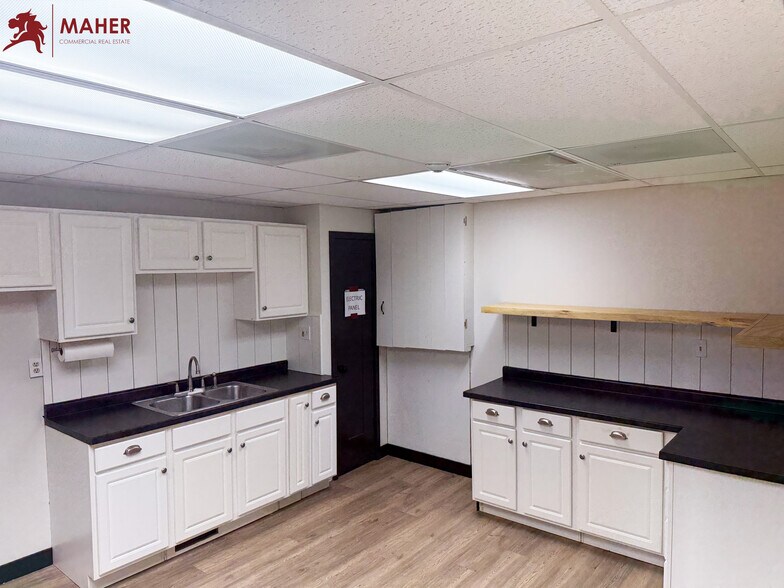 More Photos Of 2610 Calvert Dr, Columbia Industrial For Sale