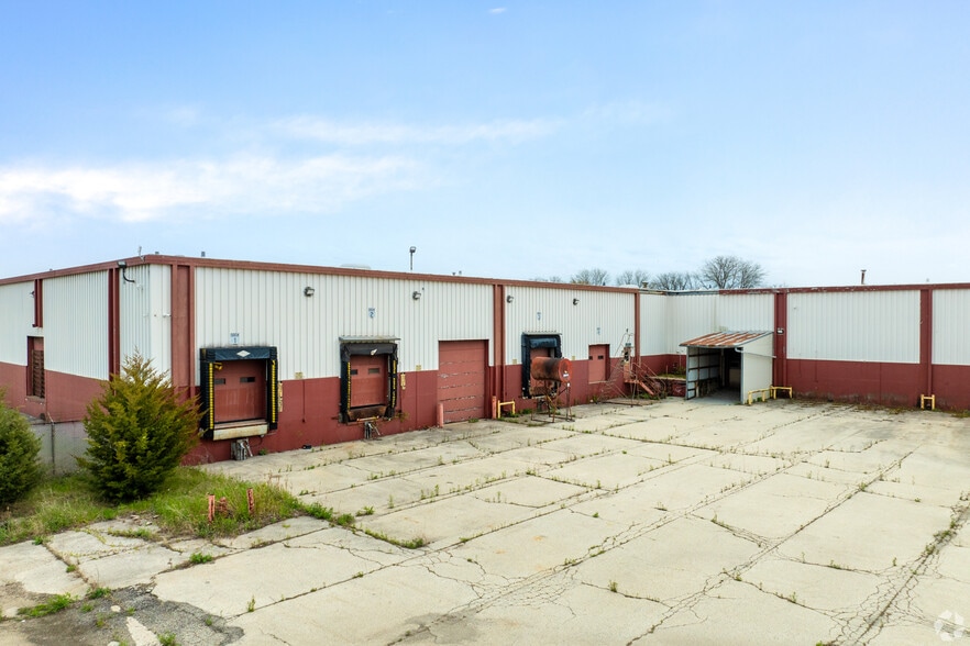 More Photos Of 4750 Hiawatha Dr, Rockford Manufacturing For Sale