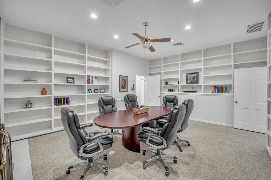 More Photos Of 721 W Abram St, Arlington Medical For Lease