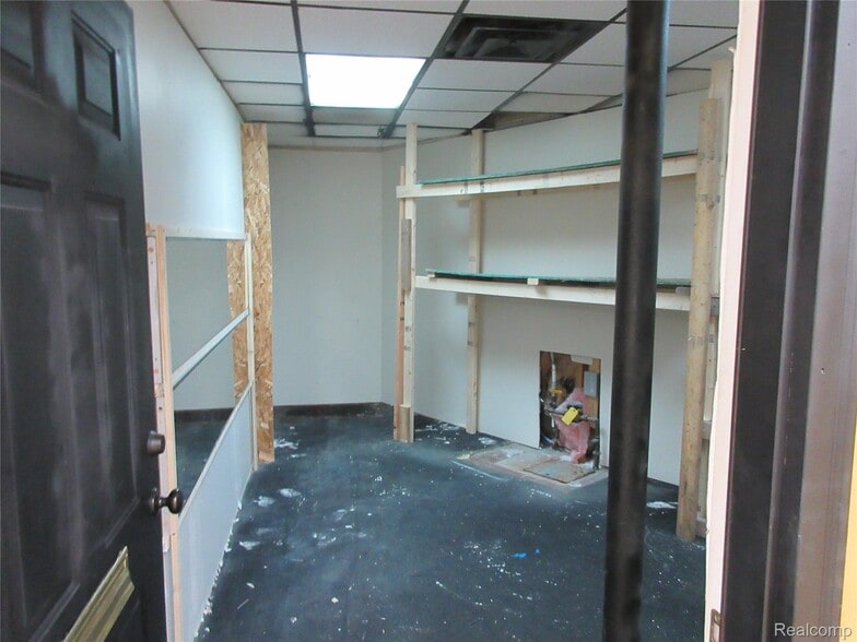 More Photos Of 21665 Groesbeck Hwy, Warren Office For Sale