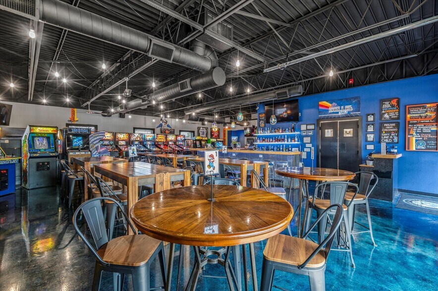 More Photos Of 622 SE Frank Phillips Blvd, Bartlesville Restaurant For Sale