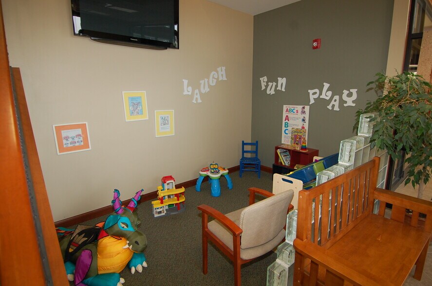 More Photos Of 640 Highway 1 W, Iowa City Office For Sale