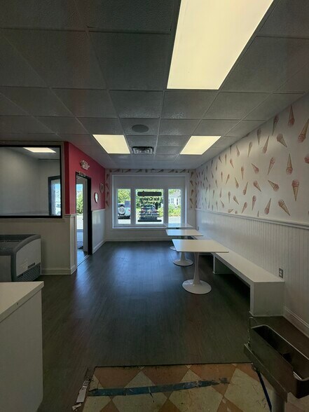 More Photos Of 36 Beach Rd, Monmouth Beach Storefront Retail Office For Lease