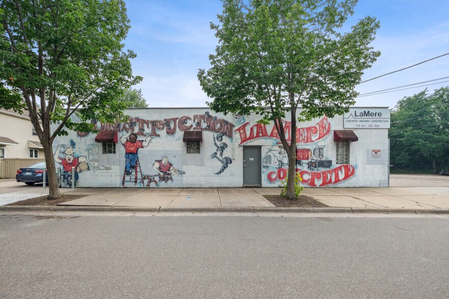 More Photos Of 714 18 1/2 Ave NE, Minneapolis Service For Lease