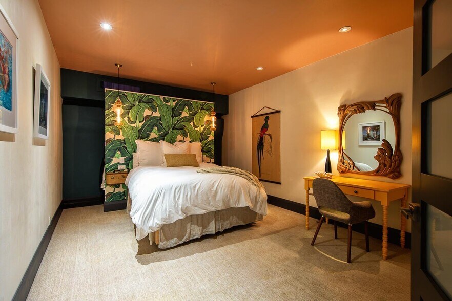 More Photos Of 213 Printers Aly, Nashville General Retail For Sale