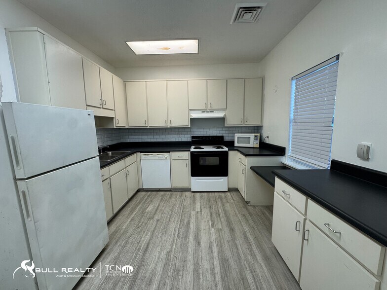 More Photos Of 196 Weatherly Dr, Fayetteville Freestanding For Lease