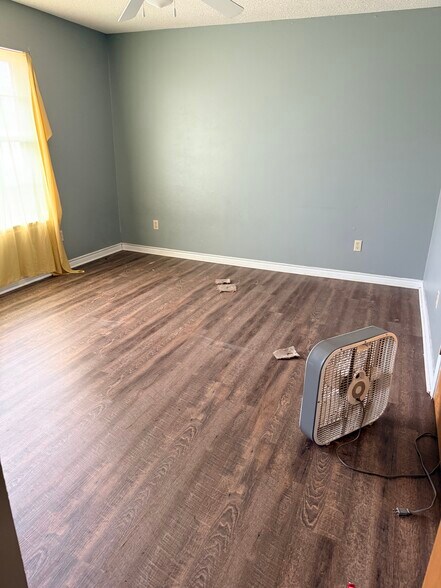 More Photos Of 425 Neches St, Jacksonville Office Residential For Sale