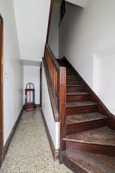 More Photos Of 5001 Pernod Ave, Saint Louis Flex For Sale