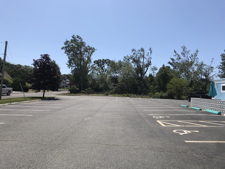 More Photos Of 221 Main St, West Dennis Hotel For Sale