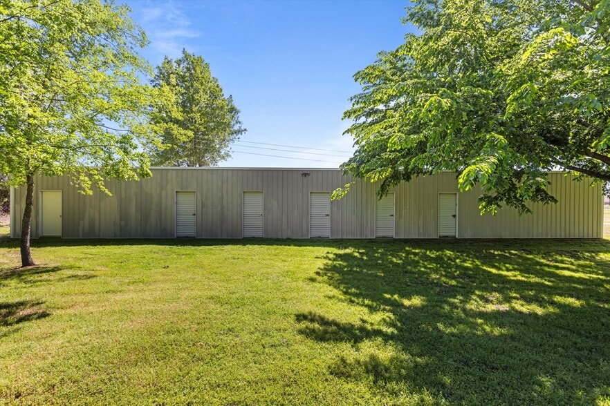 More Photos Of 314 E Pennsylvania Ave, Van General Retail For Sale