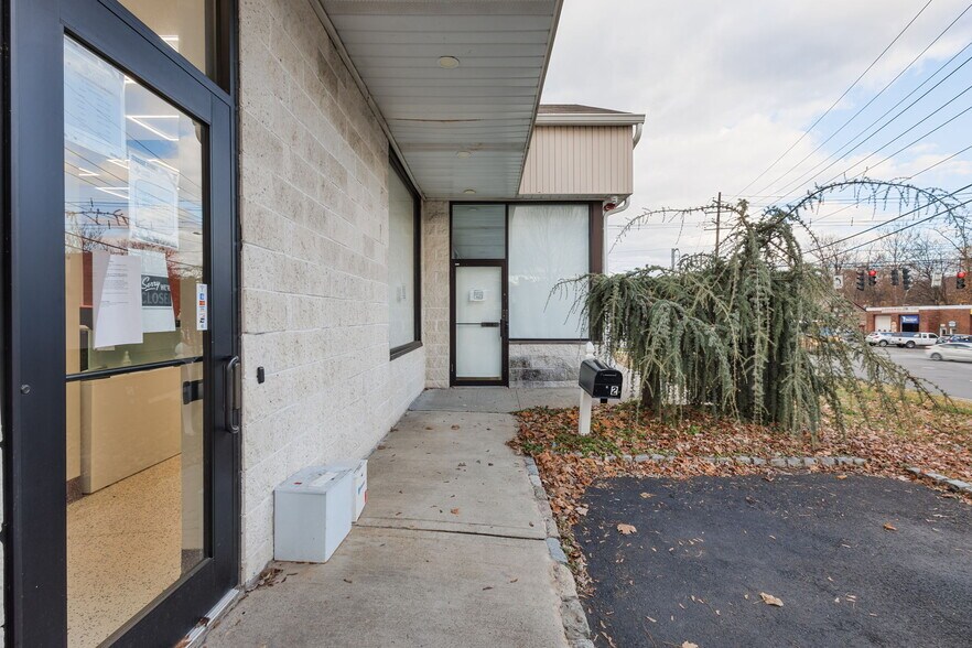 More Photos Of 2 Suffern Ln, Garnerville General Retail For Lease