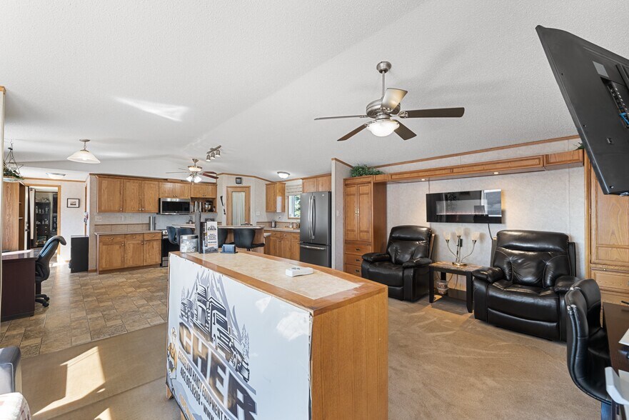 More Photos Of 81 Barstow St, Carseland Auto Repair For Sale