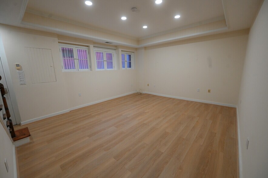 More Photos Of 9 Saint Matthews Ct NW, Washington Office Residential For Lease