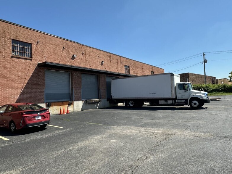 More Photos Of 2462-2470 Schuetz Rd, Maryland Heights Warehouse For Sale