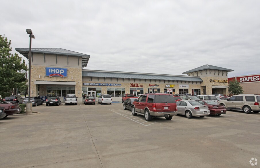 More Photos Of 1664 S University Dr, Fort Worth General Retail For Lease