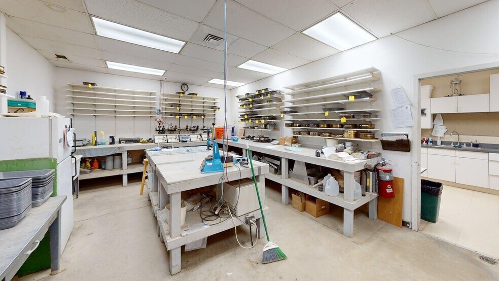 More Photos Of 1235 E Davis, Arlington Heights Office For Lease