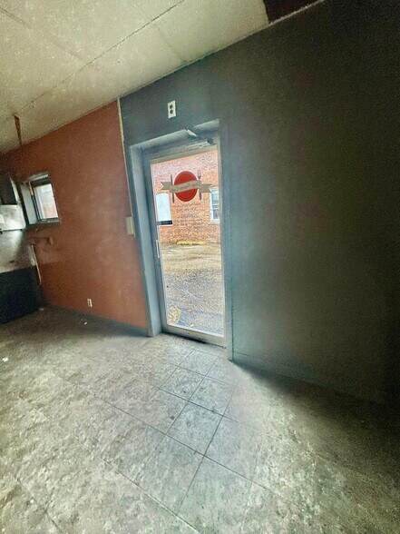 More Photos Of 126 Walnut St, Washington Freestanding For Sale