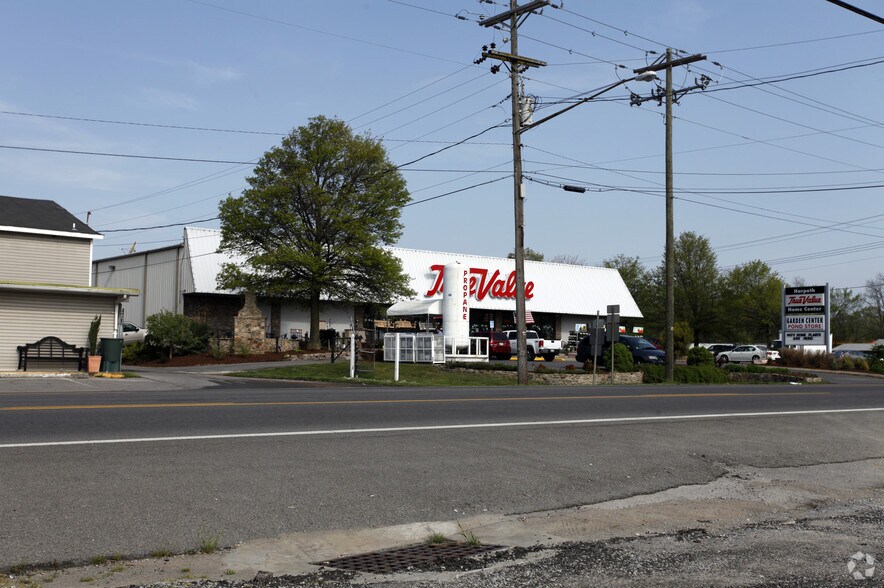 More Photos Of 203 Downs Blvd, Franklin Freestanding For Lease