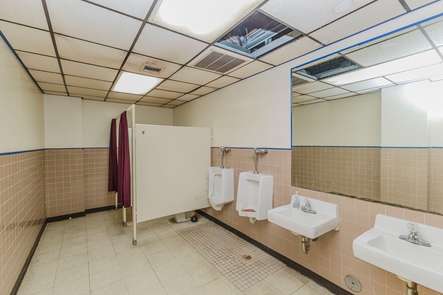More Photos Of 1560 S Topeka St, Wichita Lodge Meeting Hall For Sale
