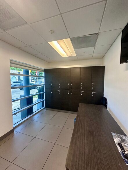 More Photos Of 8158 Beverly Blvd, Los Angeles Medical For Sale