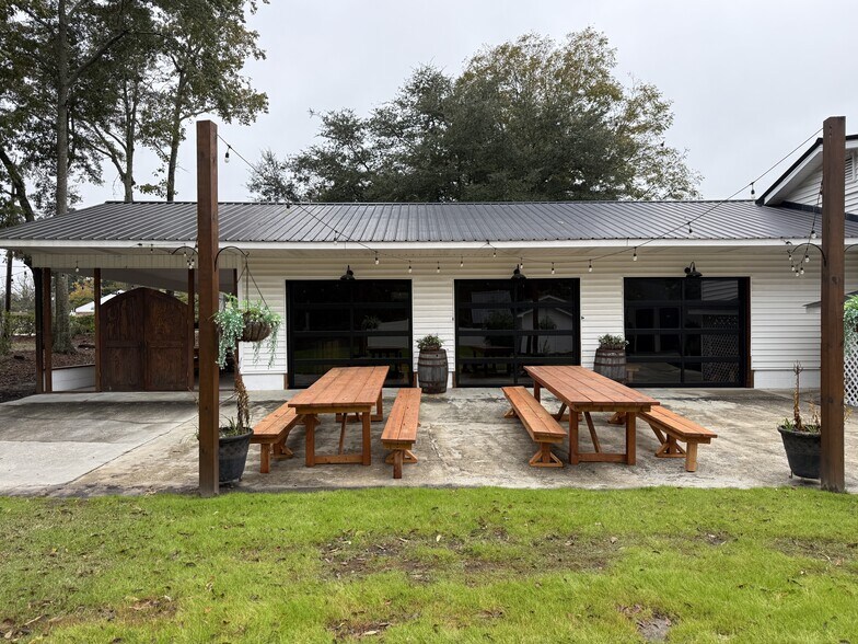 More Photos Of 102 Live Oak St, Tabor City Restaurant For Sale