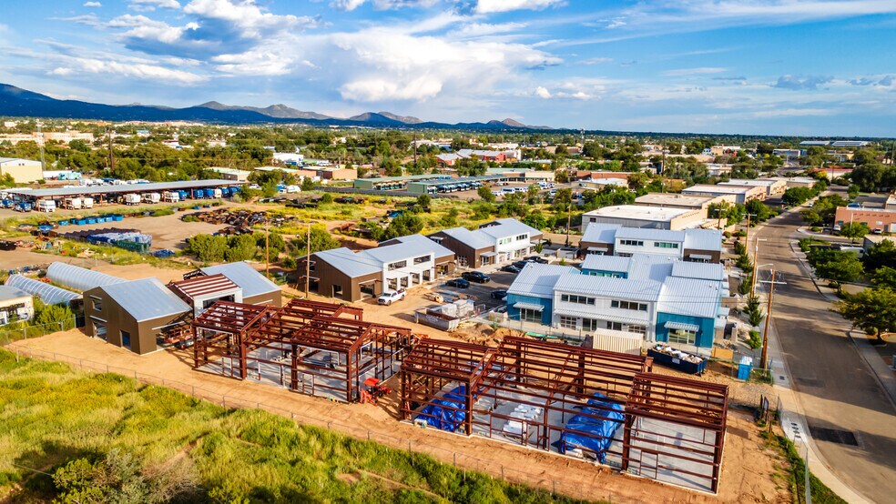 More Photos Of 1189 Parkway Dr, Santa Fe Showroom For Sale