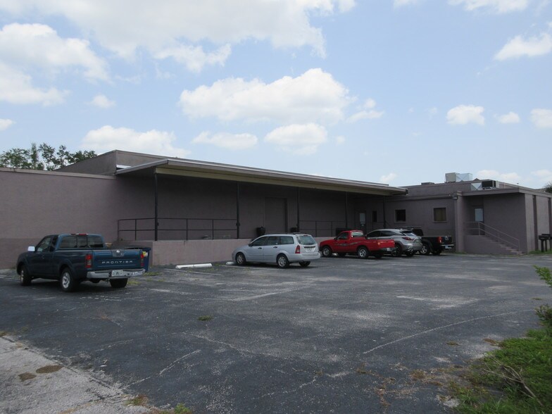 More Photos Of 15445 N Nebraska Ave, Lutz Warehouse For Lease