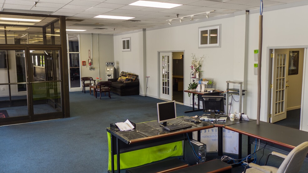 More Photos Of 421 Maiden Ln, Fayetteville Restaurant For Lease