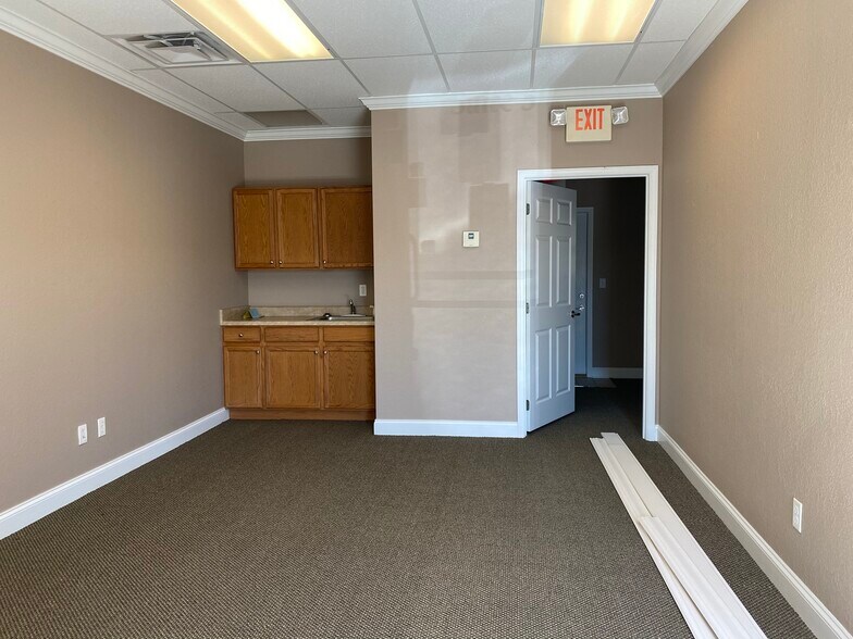 More Photos Of 127 Bob Fitz Rd, Gray Medical For Lease