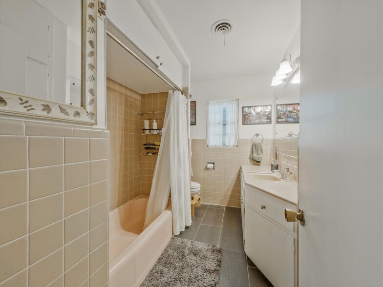 More Photos Of 2326 Hartford Rd, Austin Apartments For Sale