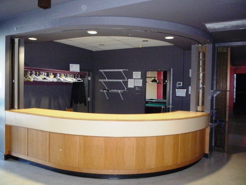 More Photos Of 14 St Sw, Medicine Hat, Alberta SW, Medicine Hat Bar For Sale