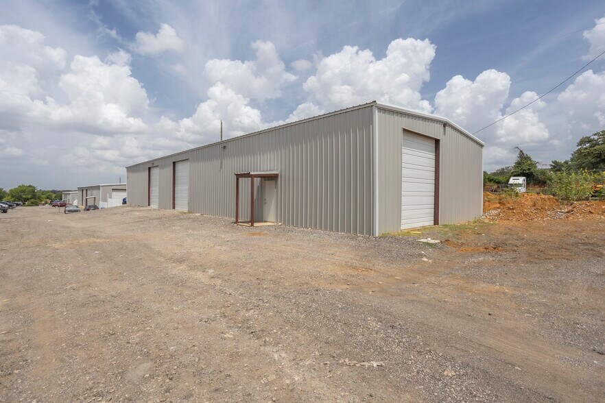 More Photos Of 5035 Dick Price Rd, Fort Worth Warehouse For Lease