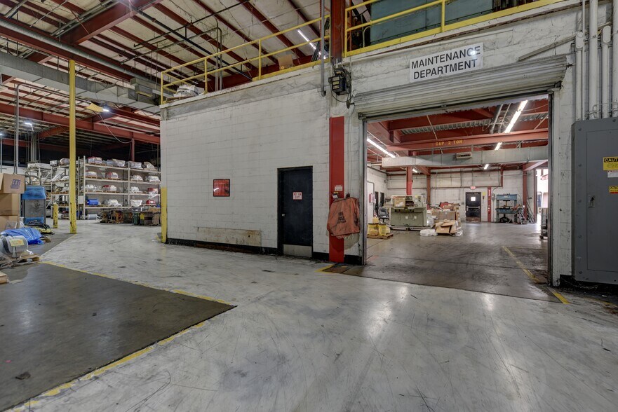 More Photos Of 1901 Longwood Dr, Brenham Manufacturing For Sale