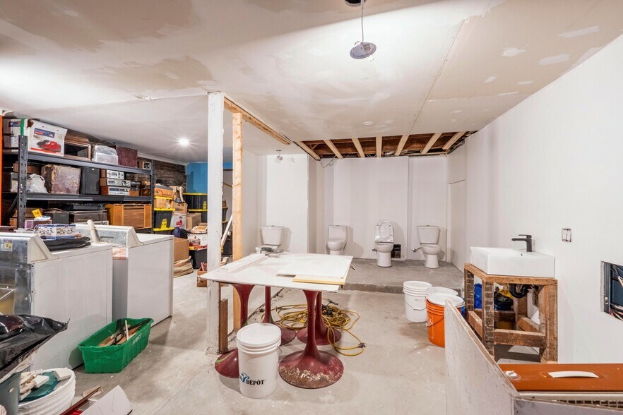 More Photos Of 129 Rue Frontenac, Sherbrooke Storefront Retail Residential For Lease