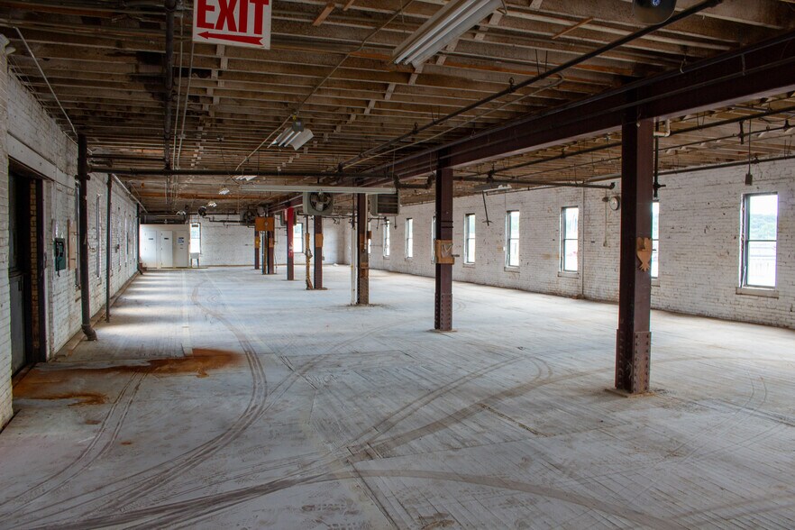 More Photos Of 1224 Mill St, Jasper Manufacturing For Lease