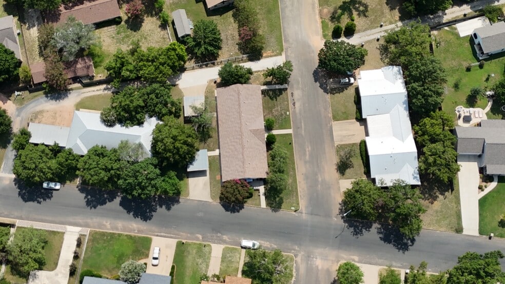 More Photos Of 1405 N Crockett St, Fredericksburg Apartments For Sale