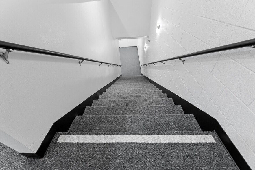 More Photos Of 2008 W Dorothea Ave, Visalia Freestanding For Lease