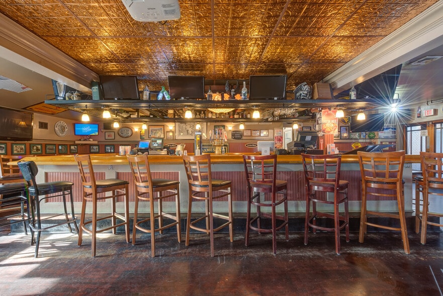 More Photos Of 83 Pulaski Rd, Kings Park Bar For Sale