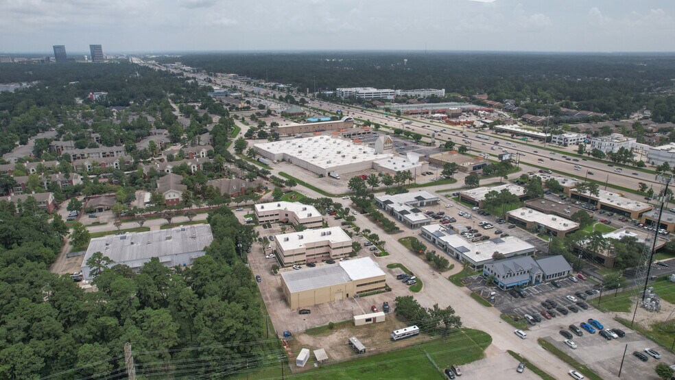 More Photos Of 25349-25351 Borough Park Dr, Spring Light Manufacturing For Sale