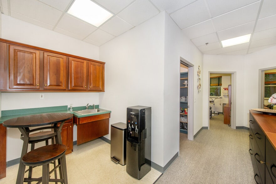 More Photos Of 504 Hamburg Tpke, Wayne Medical For Sale