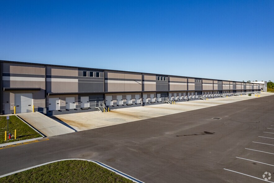 More Photos Of 4701 Apopka Logistics Pky, Apopka Unknown For Lease